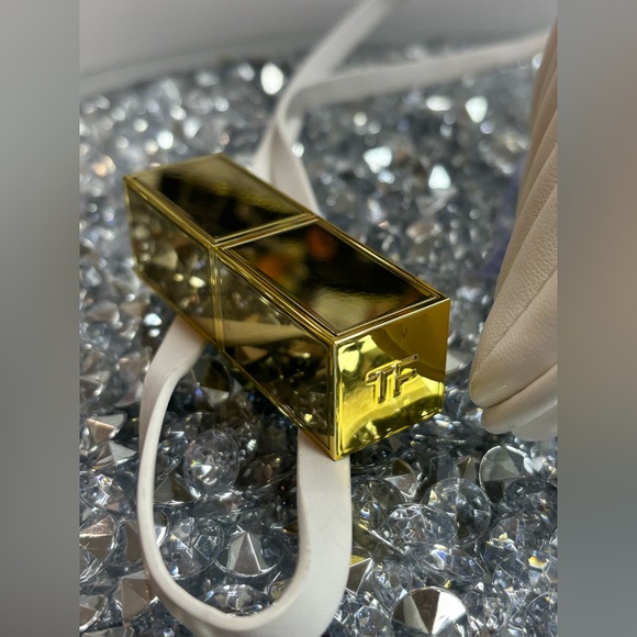 Tom Ford Soleil Lip Blush a 24-karat gold-infused hydrating lip balm - Picture 5 of 7